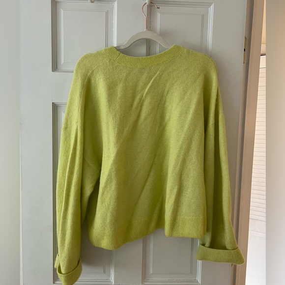 Neon green wool & other stories sweater! - Picture 4 of 5